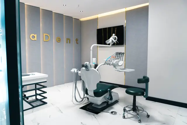 A treatment room at Locadent, the chair under a surgical light