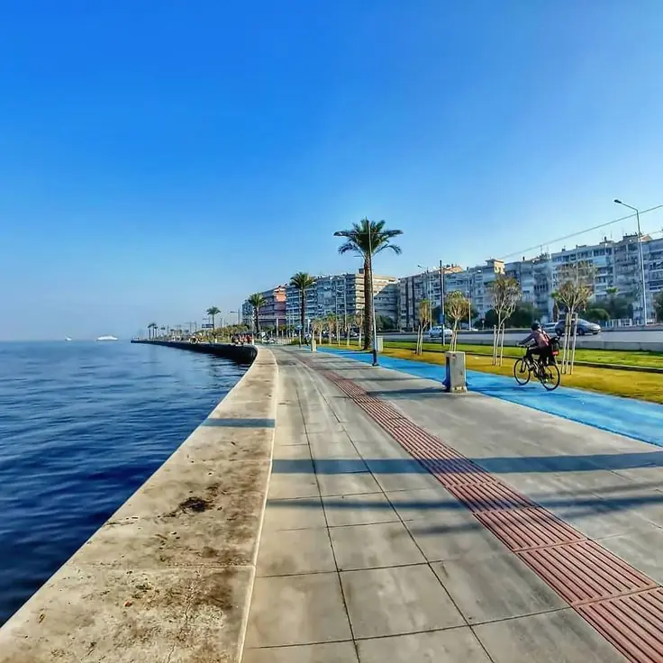 The Kordon seafront promenade in İzmir, the bay on one side and palms on the other